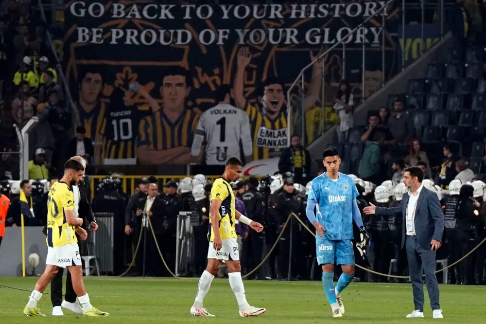 FENERBAHÇE, SON 4 HAFTAYA 8 PUAN GERİDE GİRİYOR