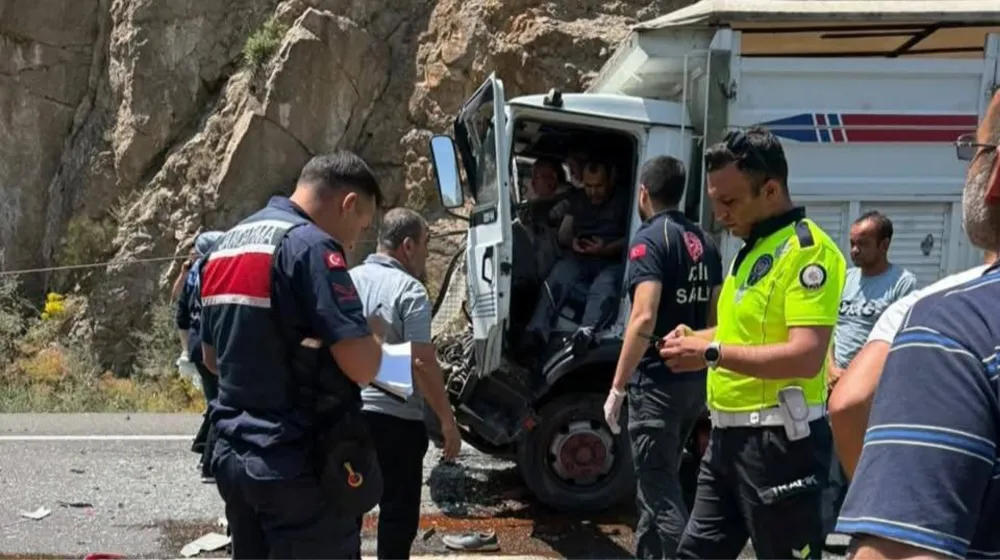 ULUKIŞLA’DA KAZA: 3 KİŞİ YARALANDI