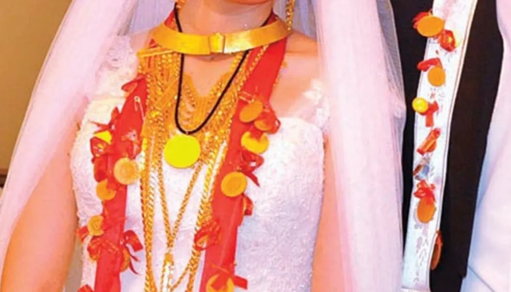 NİĞDE’DE DÜĞÜNLERDE ALTIN TAKMA GELENEĞİ BİTİYOR!