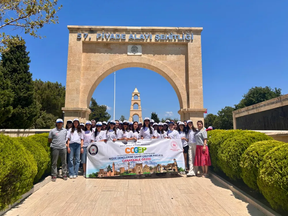 “NİĞDE GENÇLERİNE SAHİP ÇIKIYOR” PROJESİYLE NİĞDELİ KIZ ÖĞRENCİLER ÇANAKKALE RUHUYLA BULUŞTU