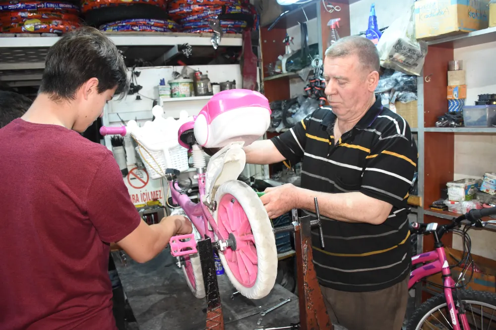 NİĞDE’DE YARIM ASIRLIK USTA, ÇIRAK BULAMAMAKTAN DERT YANDI