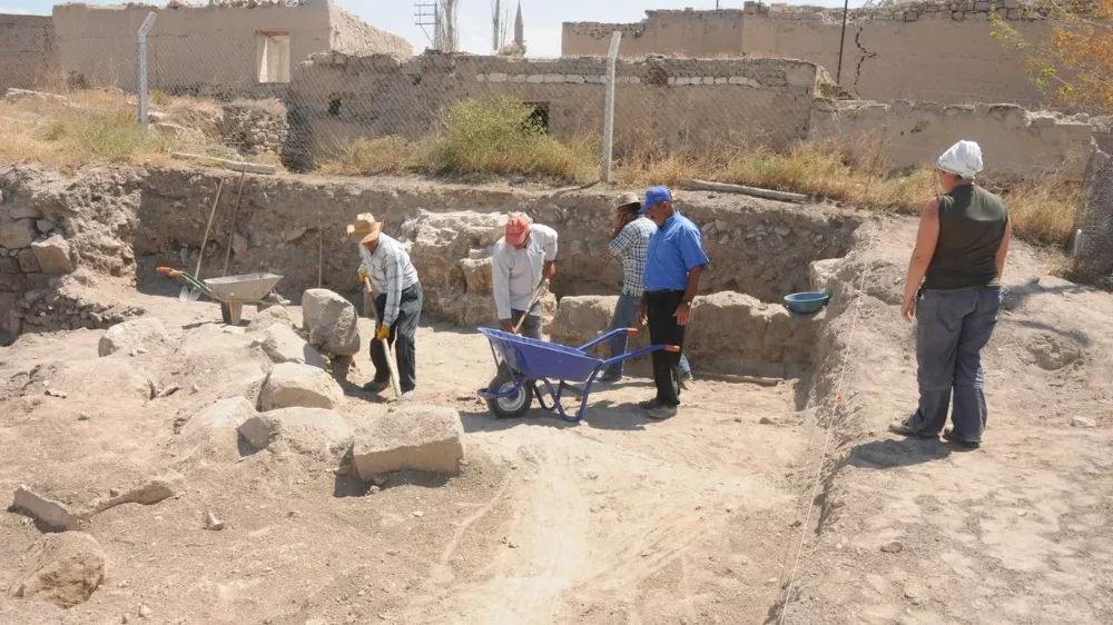 NİĞDE’DE TARİHE IŞIK TUTAN 7 ARKEOLOJİK KAZI SÜRÜYOR