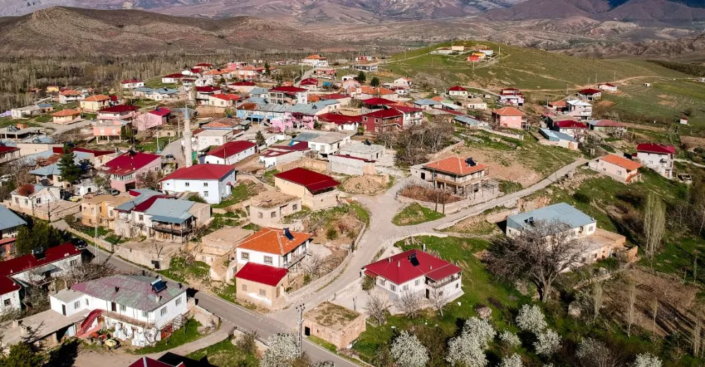 ÇAMARDI BURÇ KÖYÜ’NE İÇME SUYU VE KANALİZASYON YATIRIMI GELİYOR