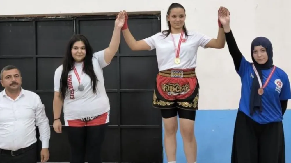 ÇİFTLİK’TE 30 AĞUSTOS RUHU SPORLA TAÇLANDI: KİCK BOKS TURNUVASI NEFES KESTİ