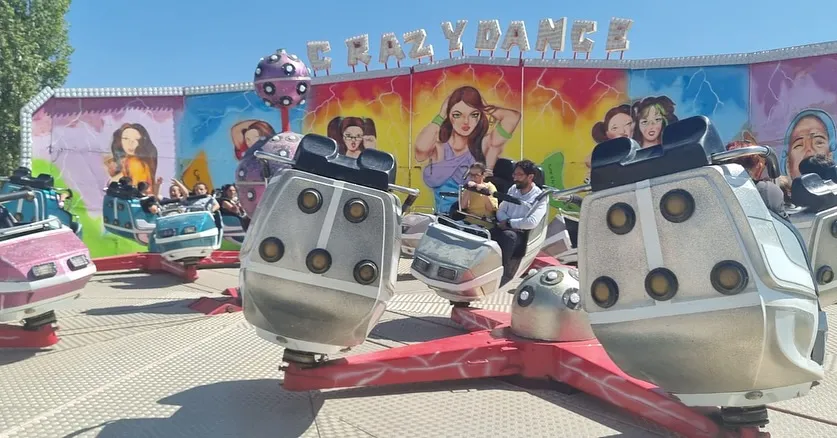 ALTUNHİSAR BAKIM MERKEZİ SAKİNLERİNDEN LUNAPARKTA KEYİFLİ GÜN