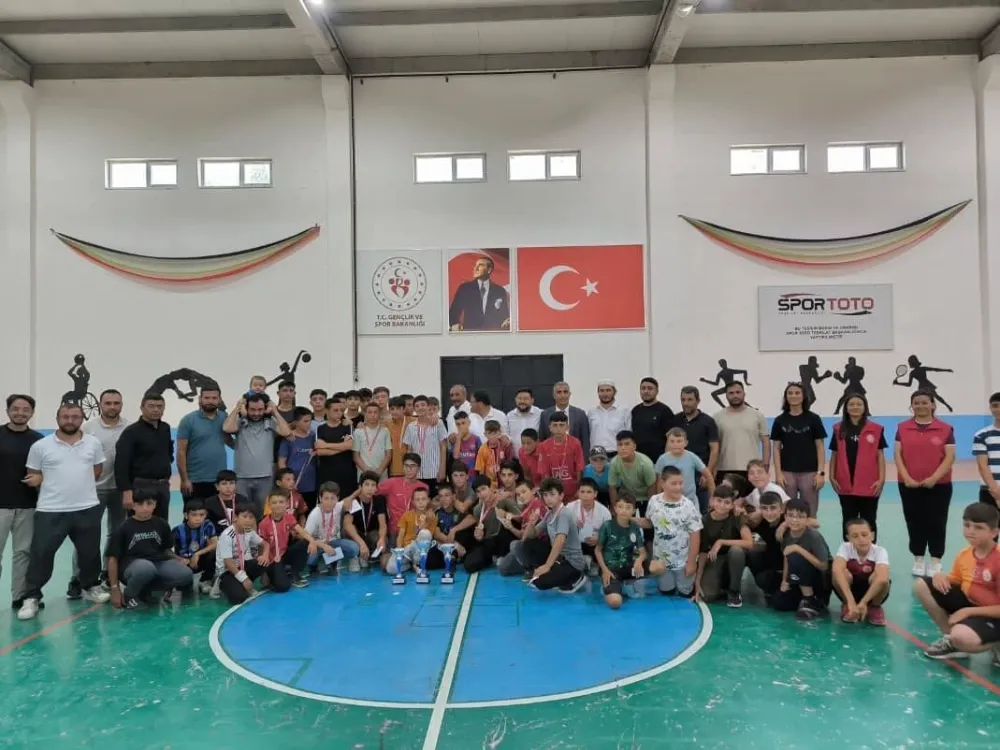 ÇİFTLİK’TE CAMİLER ARASI FUTSAL TURNUVASI