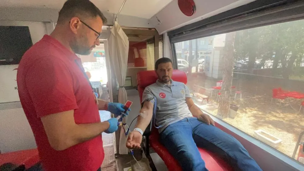 SPORCULAR GÜREŞTİ, İZLEYİCİLER KAN VERDİ