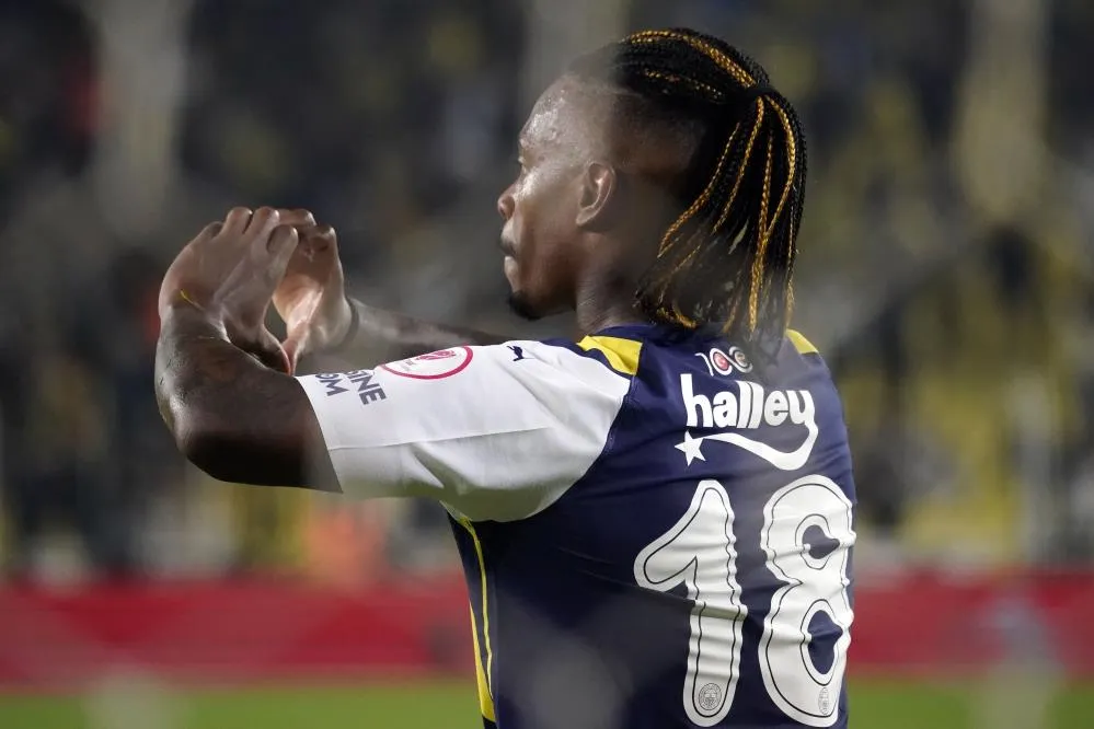 FENERBAHÇE, LİNCOLN HENRİQUE İLE YOLLARINI AYIRDI