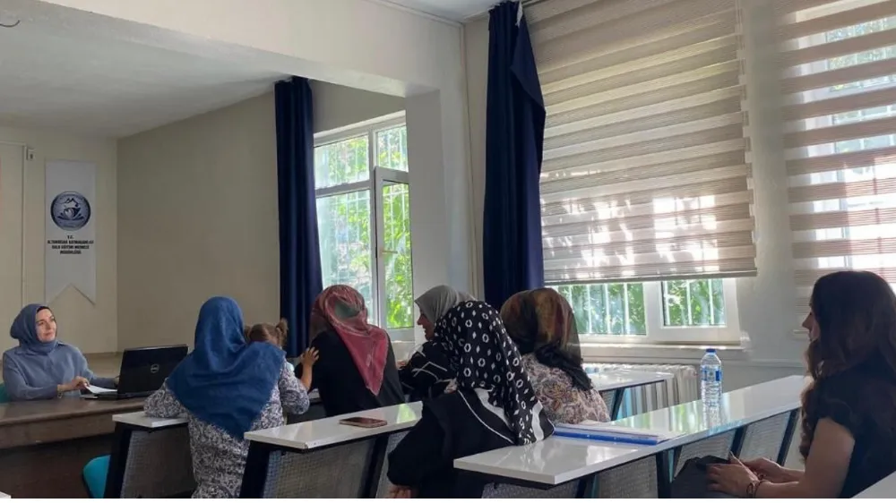 ALTUNHİSAR’DA “AİLE İÇİ İLETİŞİM” EĞİTİMİ VERİLDİ