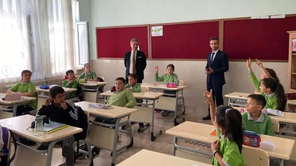 ALTUNHİSAR İLÇE MİLLİ EĞİTİM MÜDÜRÜNDEN OKULLARA ZİYARET